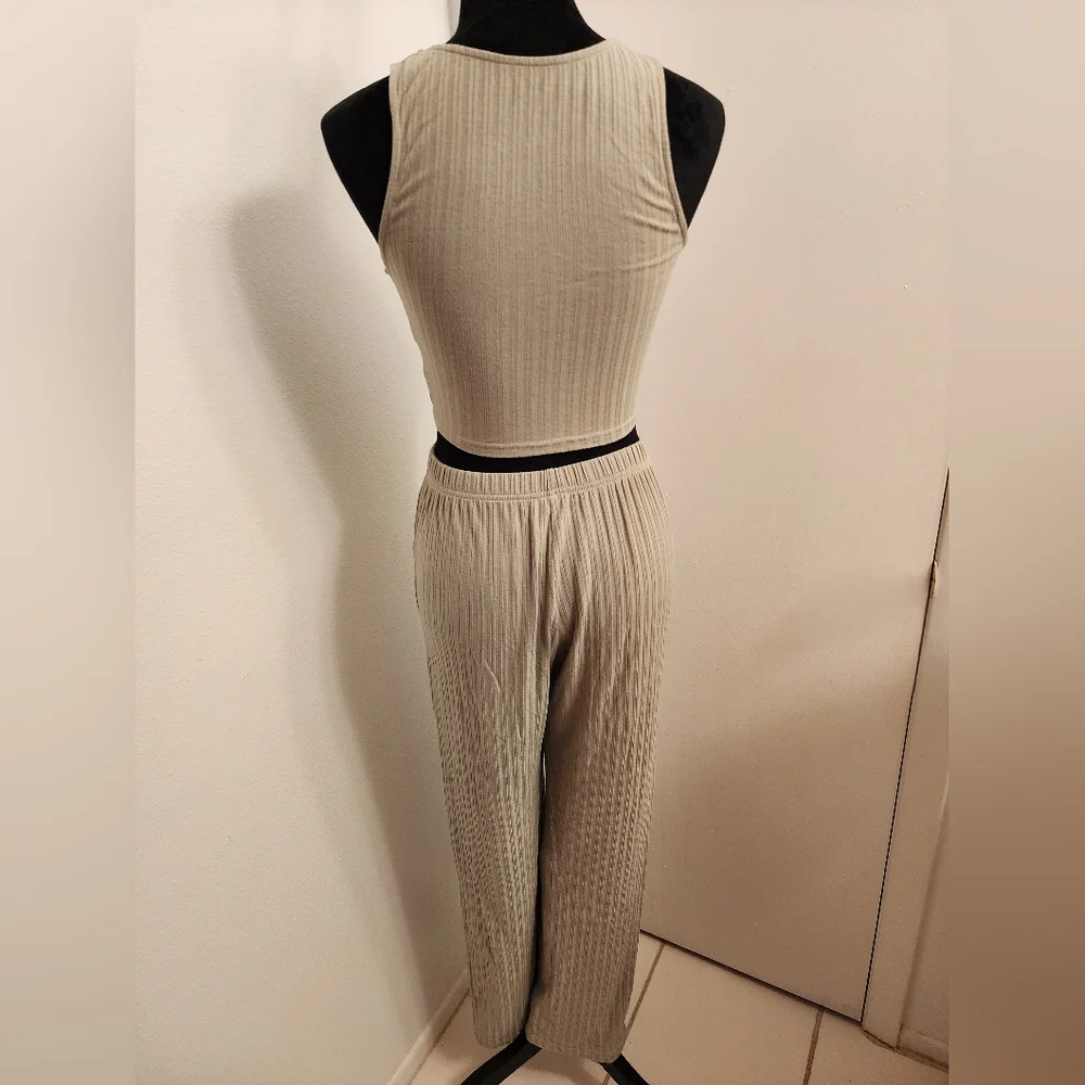 🪴 3-Piece Ribbed Lounge Set – Light Green (Small) - Picture 4 of 9